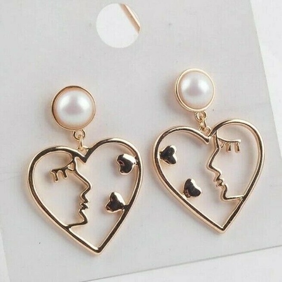 VALENTINES Gold Earrings Hollow Heart Faces Kissing - Picture 5 of 6